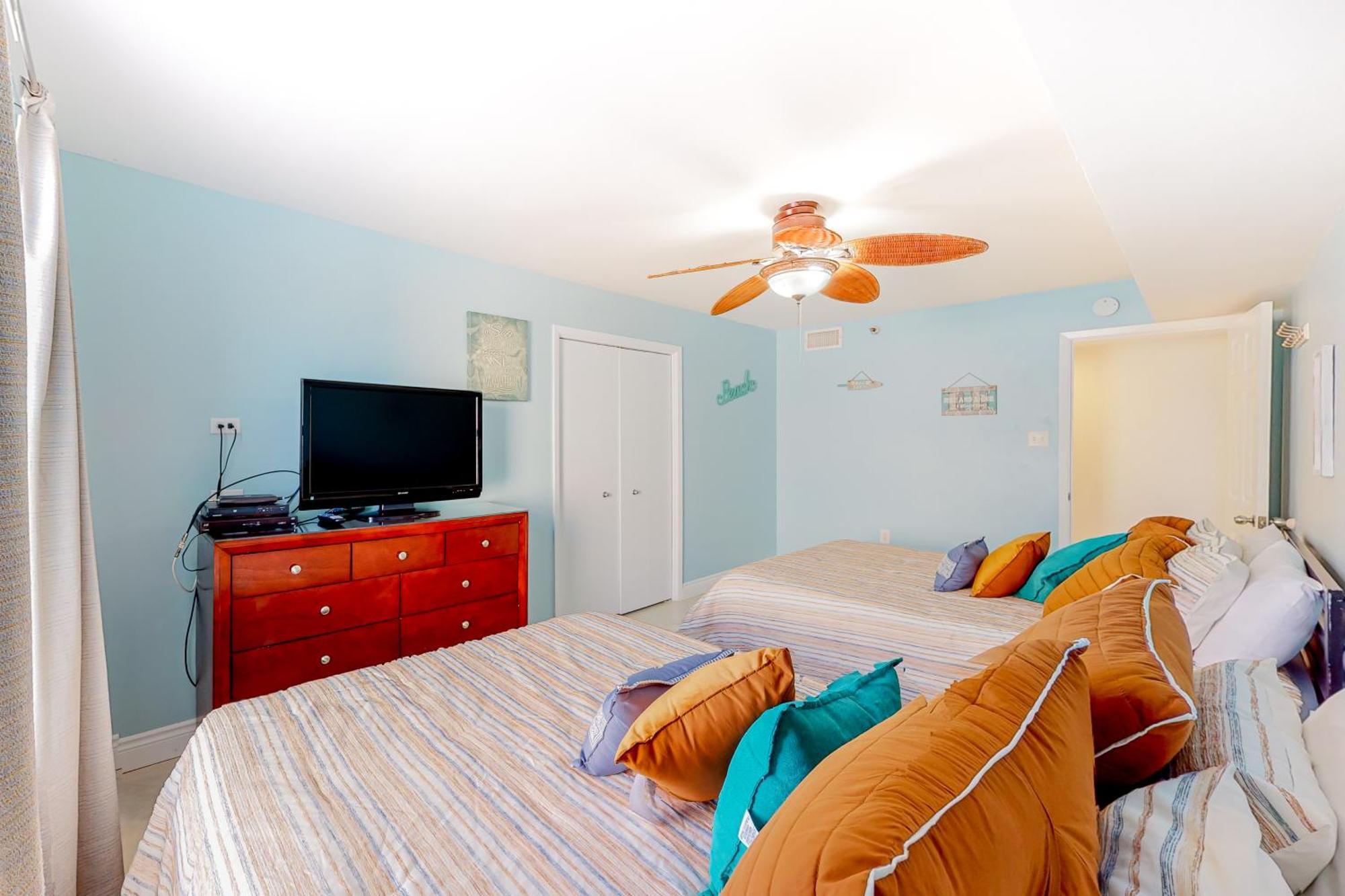 Phoenix Vacation Rentals Orange Beach Room photo