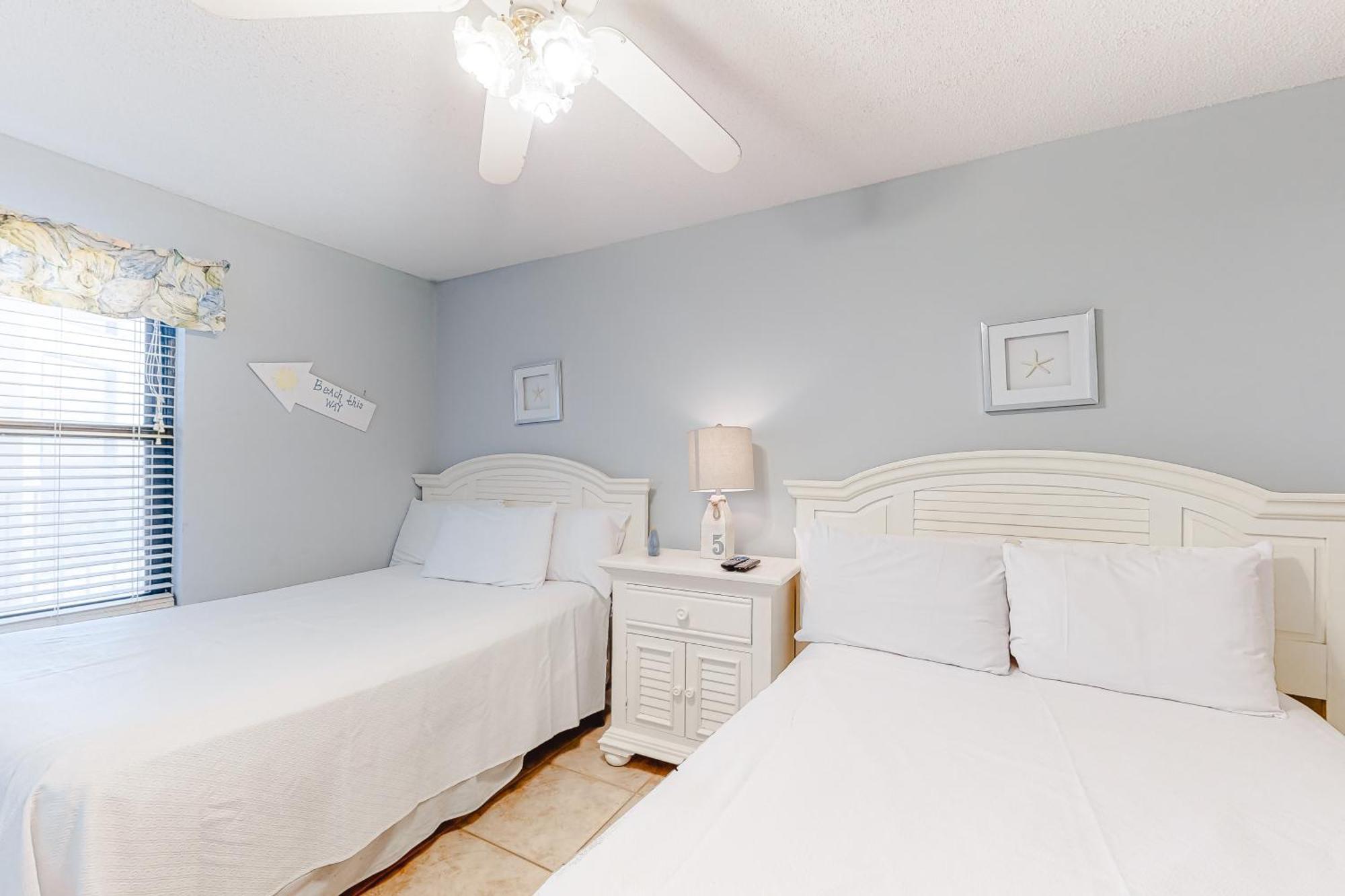 Phoenix Vacation Rentals Orange Beach Room photo